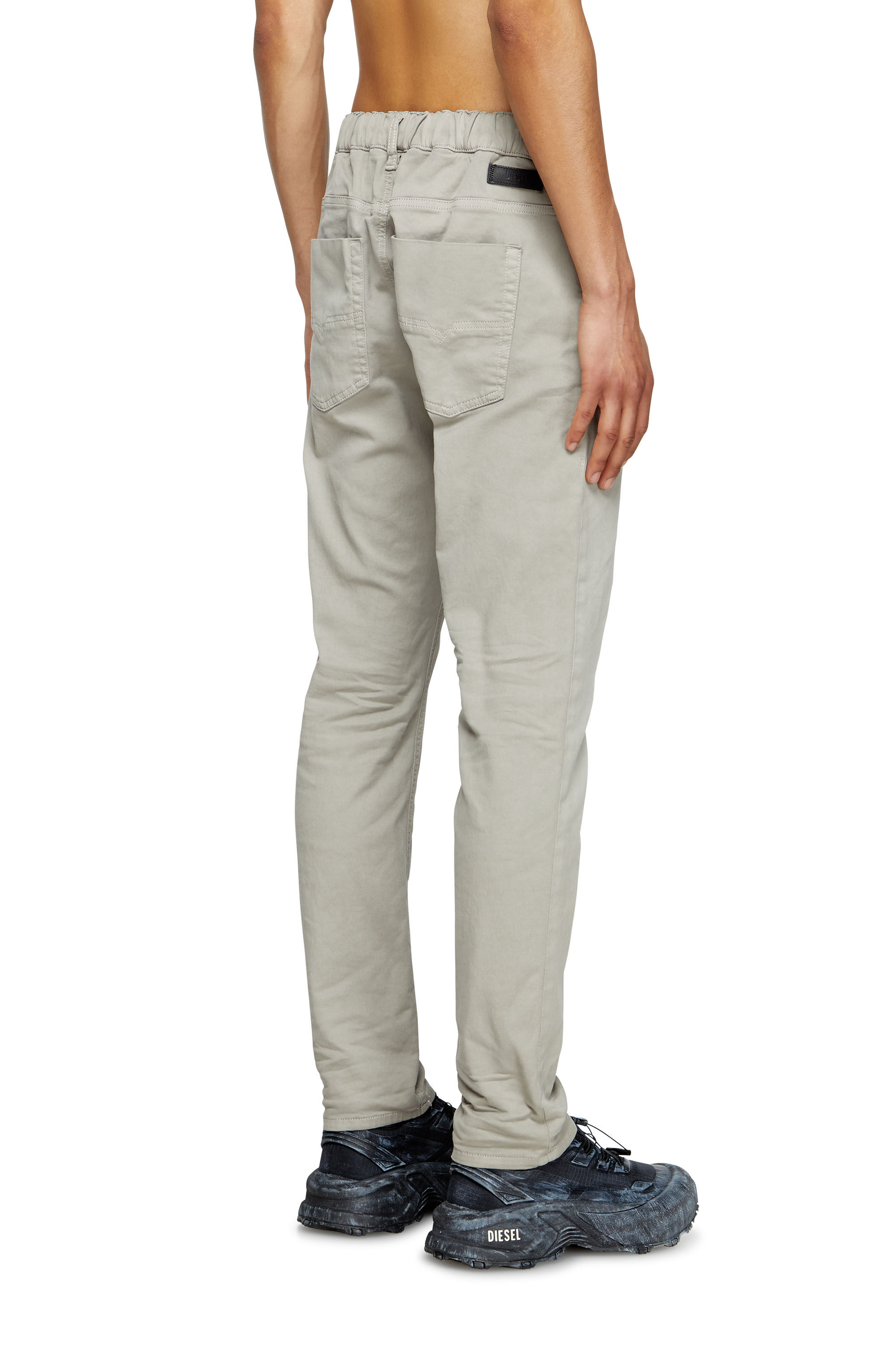 パンツ 263 DIESEL KROOLEY-JOGG JOGGJEANS 0670M KROOLEY-E-NE Man: Tapered Coloured Jeans | Diesel