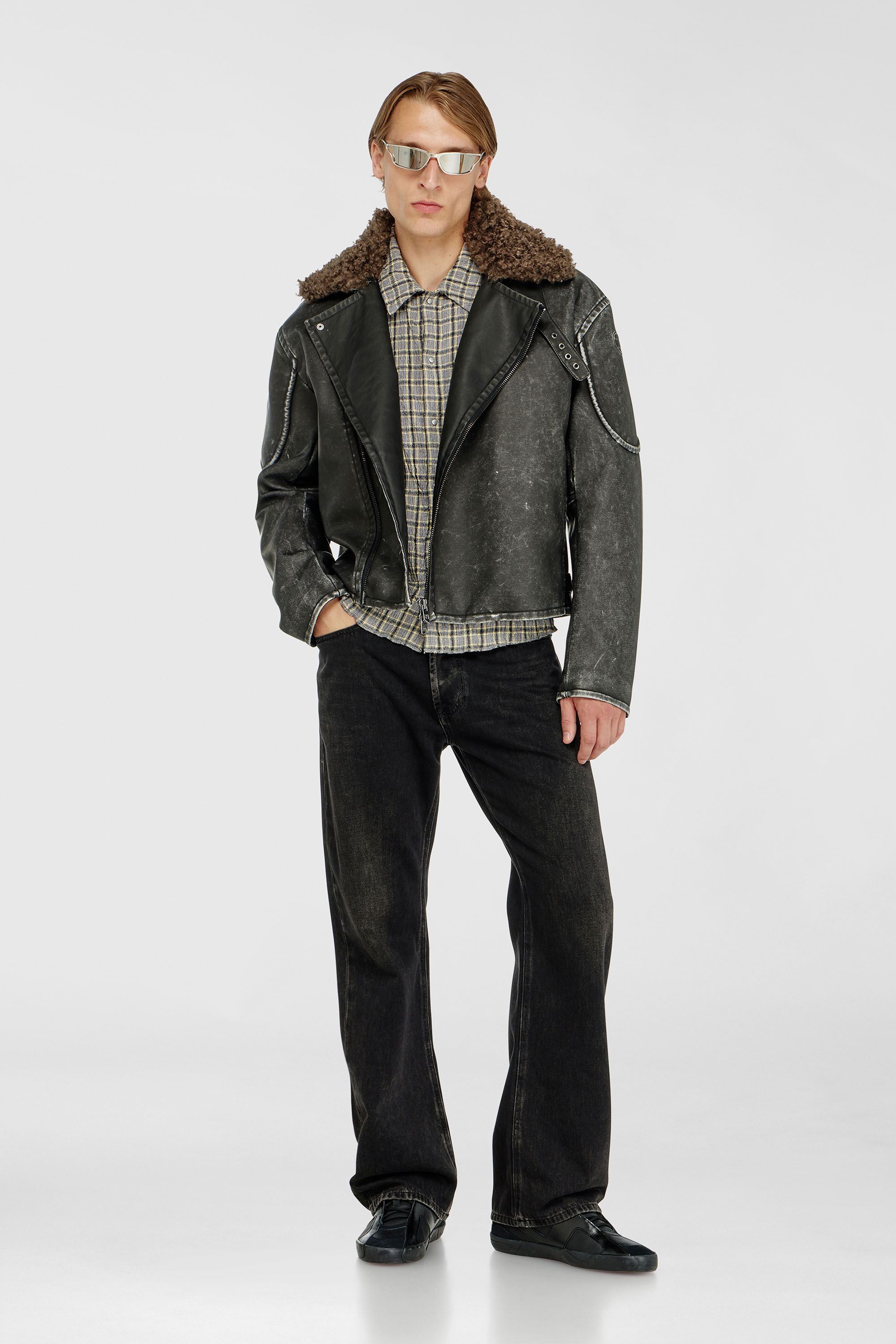 Biker jacket with detachable collar