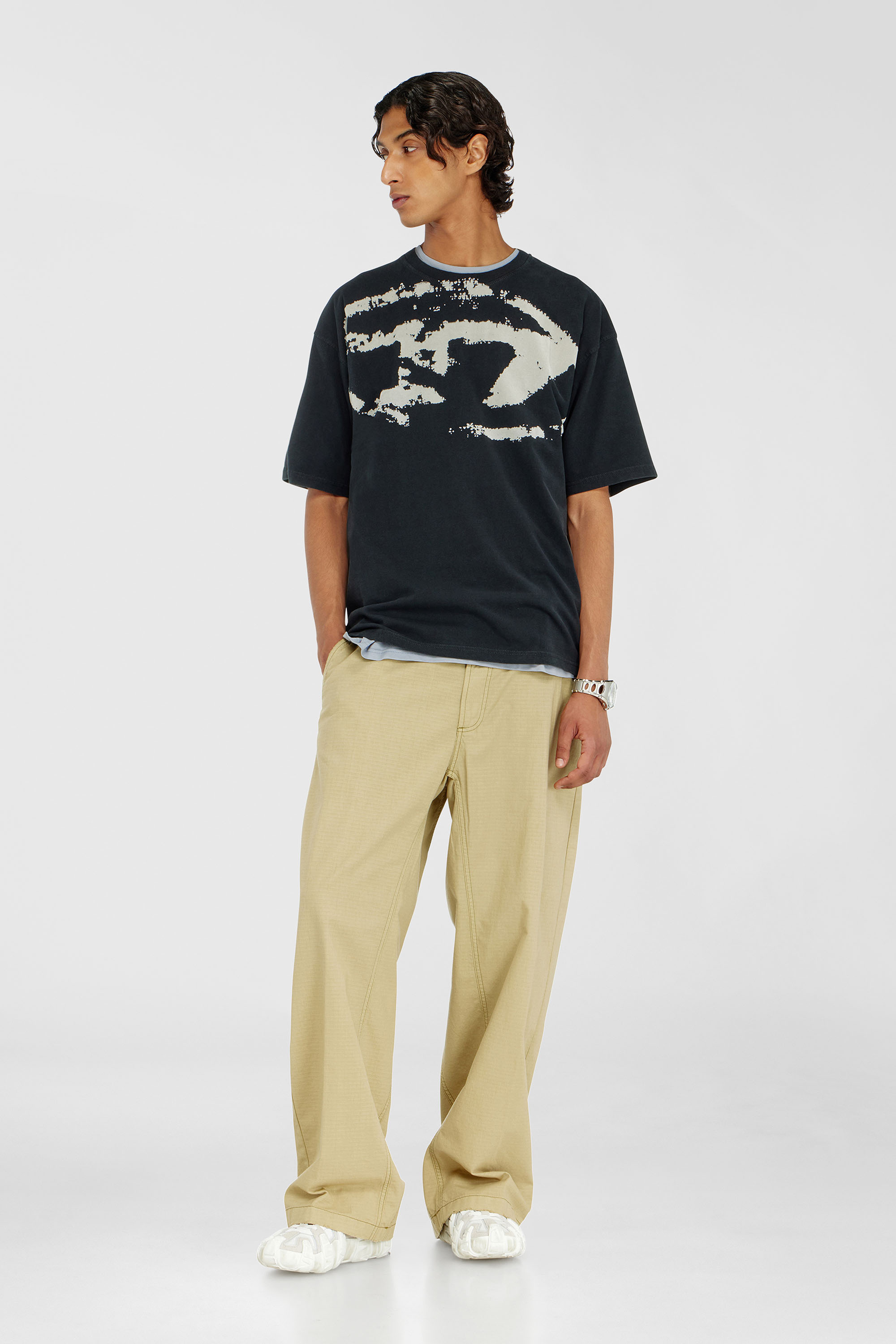 T-shirt with distressed flocked logo