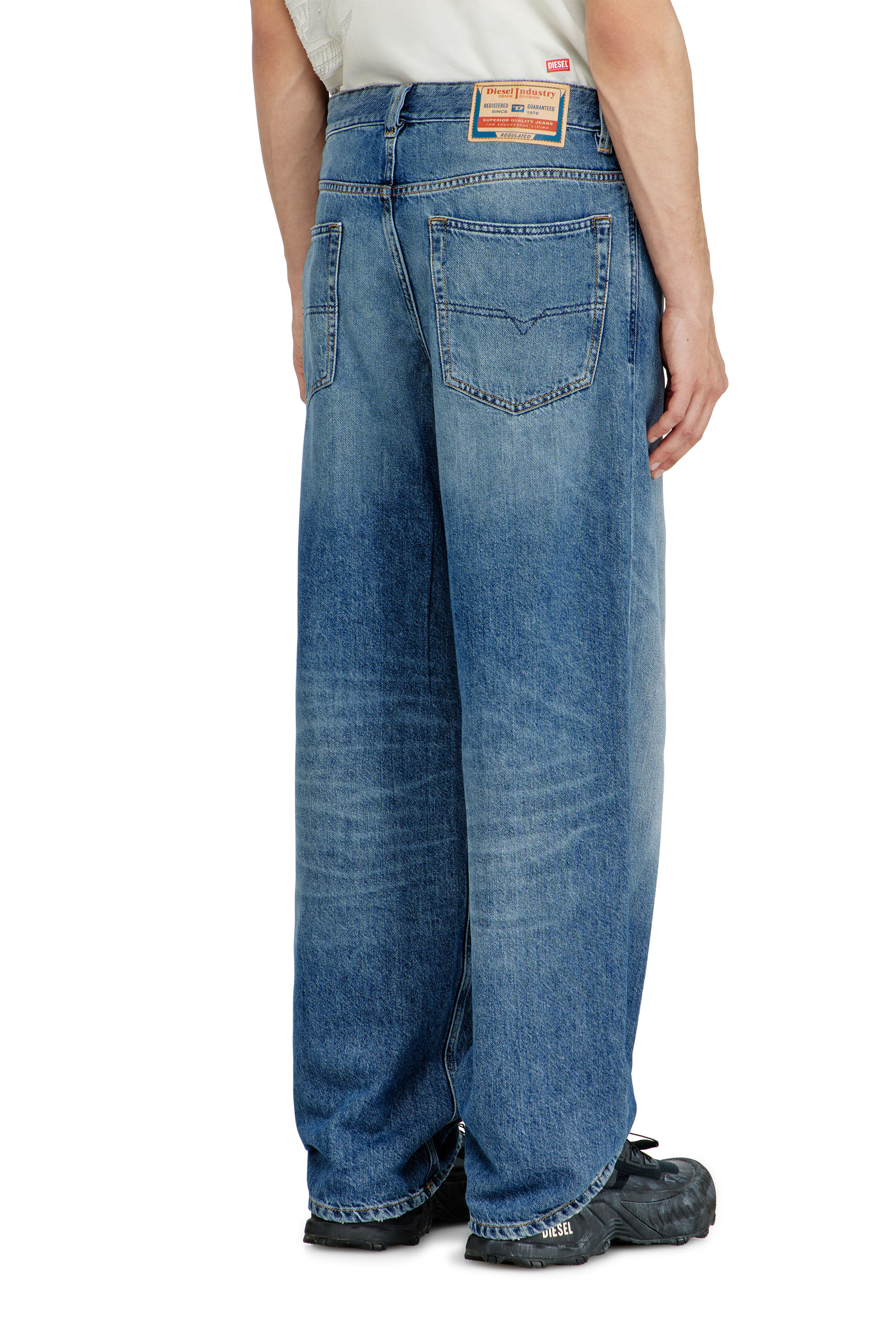 Diesel - Man's Relaxed Jeans 2001 D-Macro 09P61, Medium blue - 5